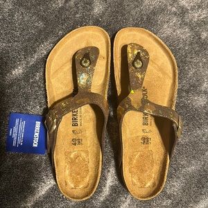 Birkenstock- Gizeh Holographic Cheetah size 40